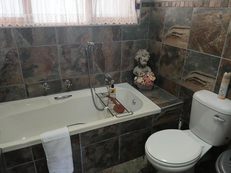 4 Bedroom Property for Sale in Stilbaai Wes Western Cape